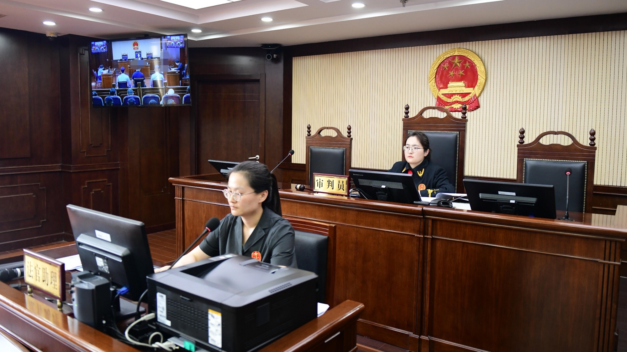 解放军歼击机轰炸机跨海峡奔袭迫近台岛
