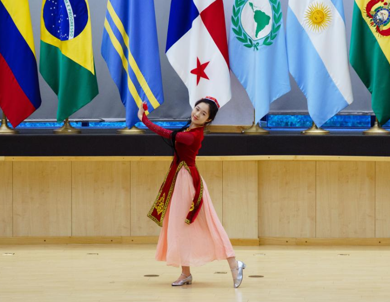 美国水蝮蛇窃密设备伪装成键盘
